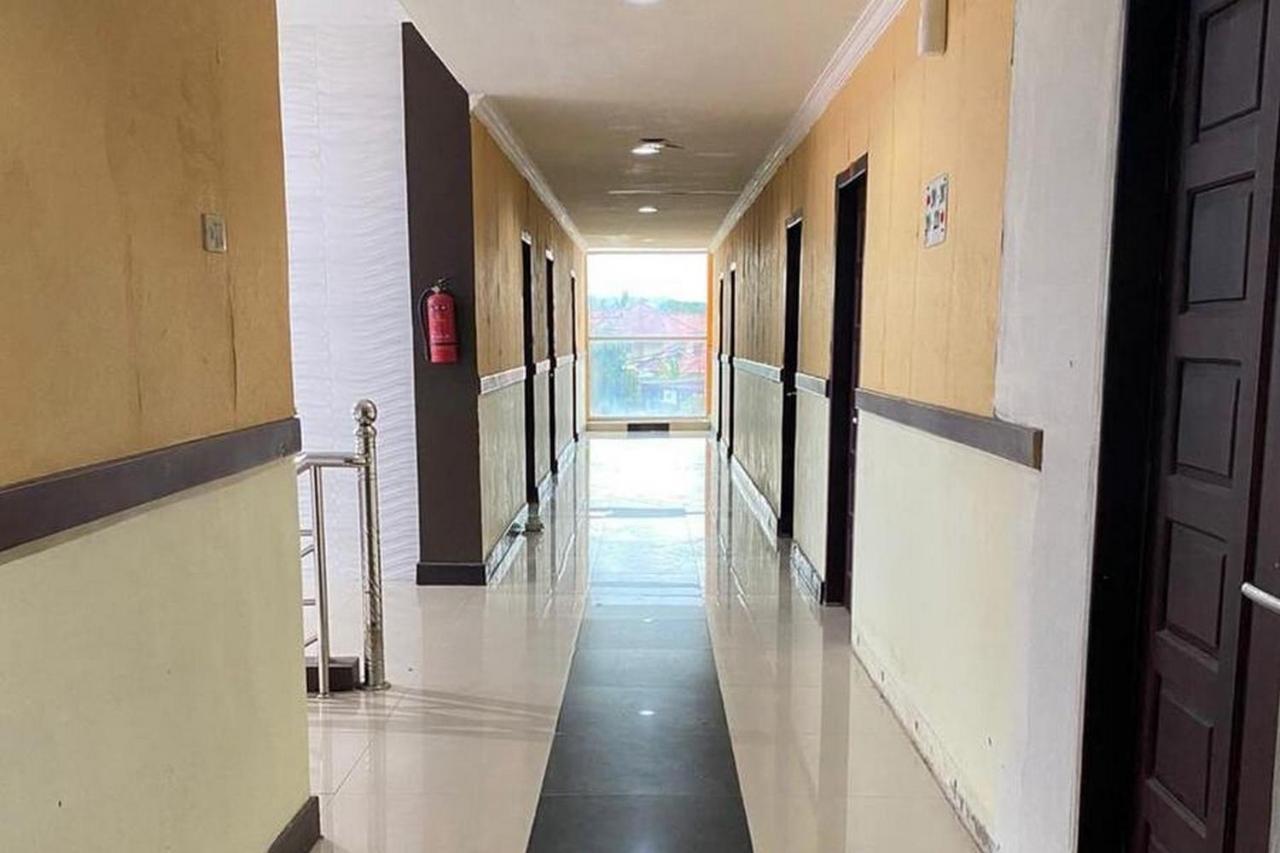 Reddoorz Plus Syariah @ Jalan Syiah Kuala Banda Aceh Lheue エクステリア 写真